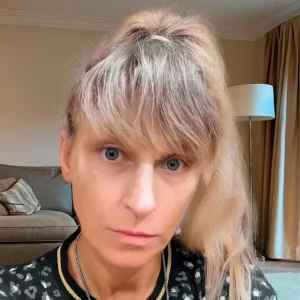 Елена — художественный мастер нашей компании